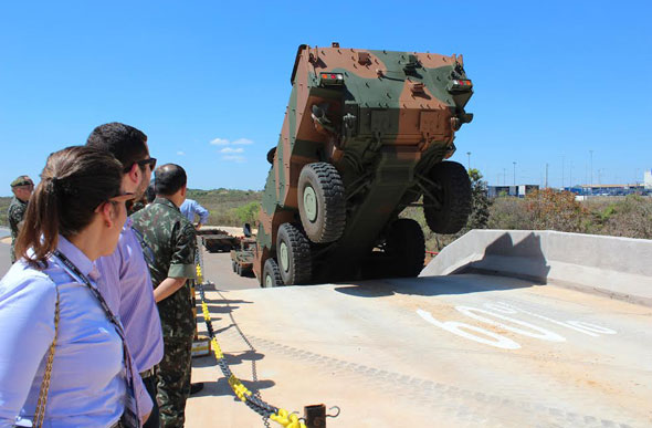 Apresentação do veículo Guarani na pista de testes/ Foto: divulgação deputada