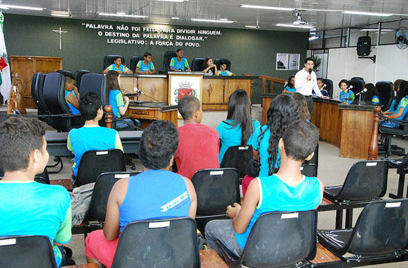 Alunos da Escola Estadual Prefeito Zico Paiva são vereadores por um dia/ Foto: divulgação Câmara