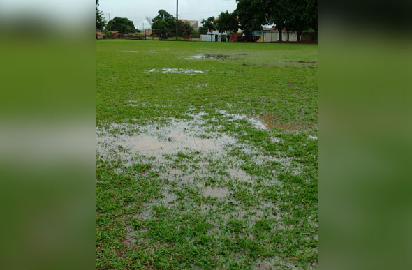 Com a chuva, o gramado do Campo do Eucalipal ficou alagado no final de semana / Foto: Copa Eldorado