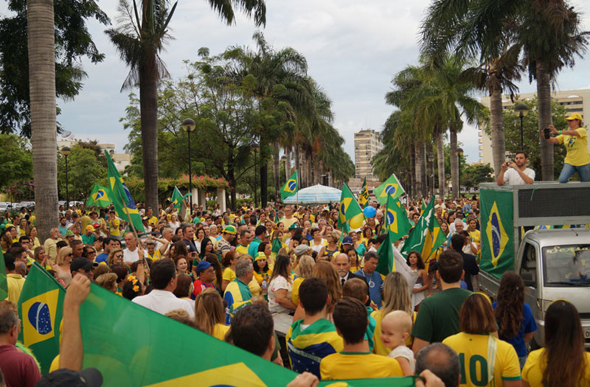 Manifestação na Orla da Lagoa Paulino no dia 13 de março/ Foto: Setelagoas.com.br