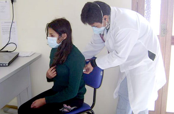Pessoas que apresentam tosse por tempo igual ou superior a três semanas devem fazer exame clínico de radiografia de tórax e BAAR ou Teste Molecular Rápido / Foto: paraibaja.com.br