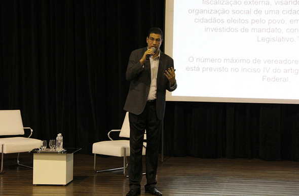Saulo Calazans apresentou dados reais da contabilidade do Legislativo/ Foto: ascom Câmara