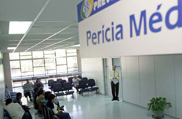 Perícia - Governo vai revisar os auxílios-doença e aposentadorias por invalidez concedidas antes dos 60 / Foto: Keiny Andrade/FolhaPress