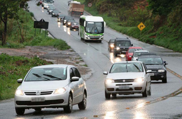Em Minas Gerais, 12.660 motoristas foram flagrados descumprindo a nova lei federal / Foto: pensabrasil.com