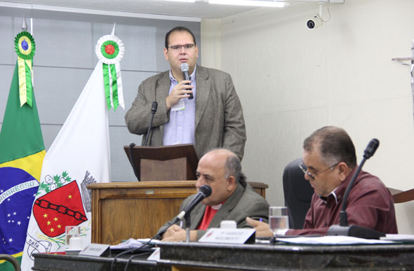 Busu respondeu as diversas perguntas dos parlamentares sobre a saúde de Sete Lagoas / Foto: Ascom Câmara 
