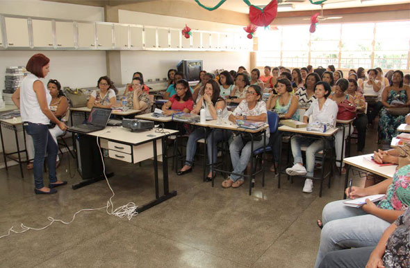 Profissionais das escolas que vão trabalhar com o método, receberam o curso para implantação/Foto:Ascom Prefeitura