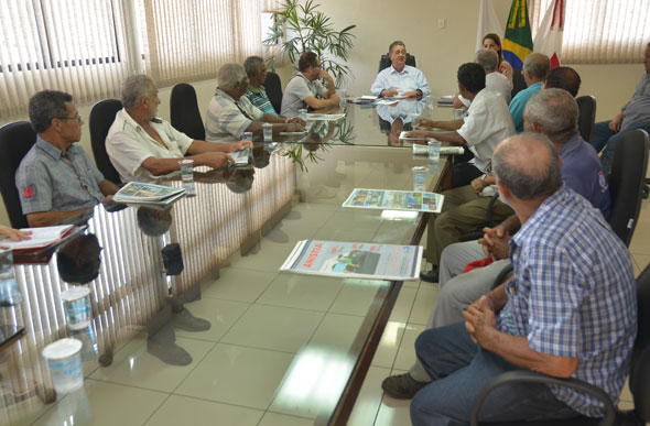 Moradores da Lontrinha reúnem com o prefeito Marcio Reinaldo em busca de soluções para a comunidade / Foto: Ascom PMSL
