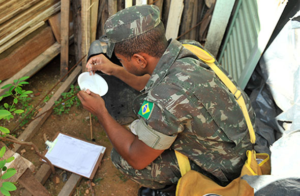 Exército vai auxiliar no combate do mosquito transmissor da dengue, chikungunya e zika vírus / Foto: folhavitoria.com.br