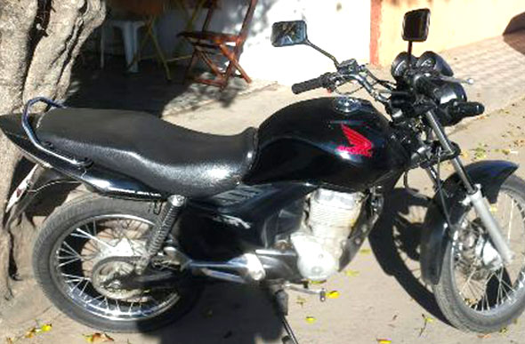 Motocicleta roubada em Curvelo / Foto: PM/Divulgação