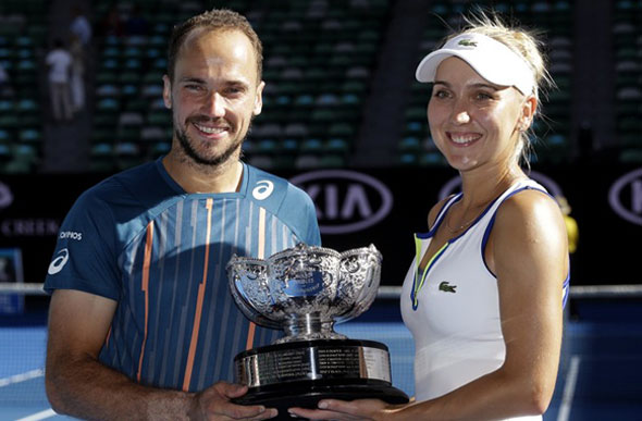 Soares (à esq.)e Vesnina faturam o primeiro troféu juntos / Foto: Divulgação 