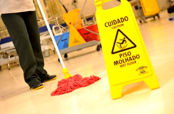 Auxiliar de limpeza, oportunidade para pessoas com deficiência / Foto Ilustrativa: portaltemponovo.com.br  
