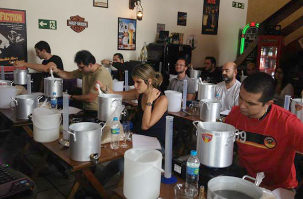 O objetivo é incentivar a produção de cervejas caseiras na região / Foto: Ilustrativa / Beercast