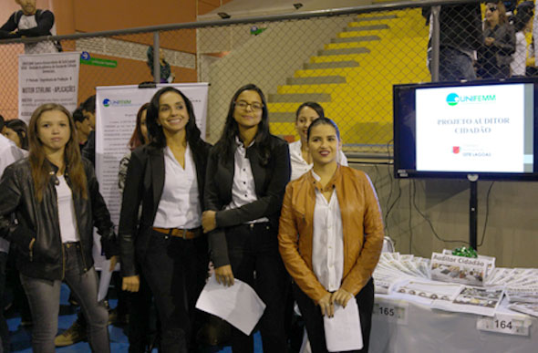 Alunas participantes do projeto Auditor Cidadão: Luiza Neves, Kênia Carvalho, Clarissa Amorim e Camila Matos / Foto: UNIFEMM