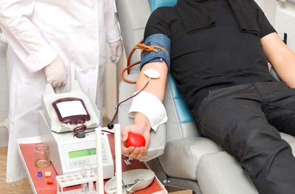 Fernando Rodrigo Lima Veiga precisa de 30 doadores de sangue / Foto: arazao.com.br