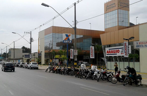 Estacionamento em frente ao shopping Boulevard Sete Lagoas / Foto: Ascom PMSL