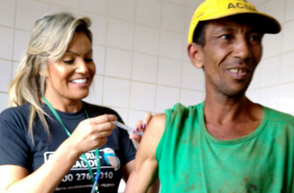 Catadores receberam a vacina no local de trabalho / Foto: Ascom Saúde