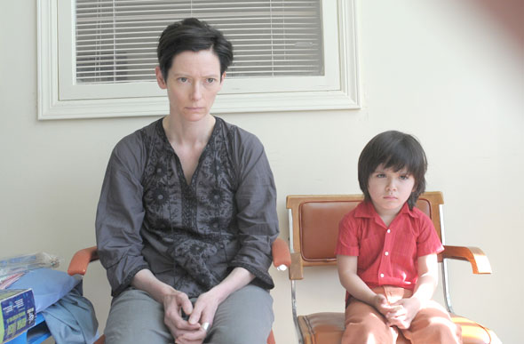 O protagonista é uma criança má, especialmente com a mãe / Foto: guiadasemana.com.br