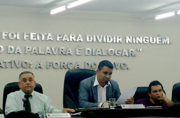 Presidente Fabrício comunicou a decisão de veto do Executivo / Foto: Marcelle Louise