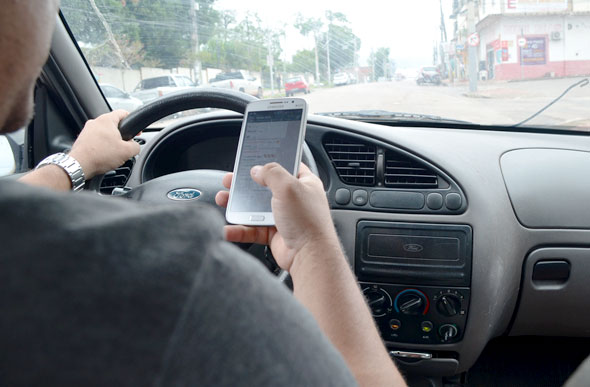 A infração por uso de celular agora é considerada falta gravíssima / Foto: agencia.ac.gov.br