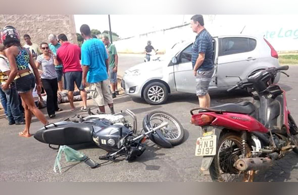 O acidente aconteceu às 13h desta quinta-feira (19) / Foto: Enviada por leitor / via WhatsApp