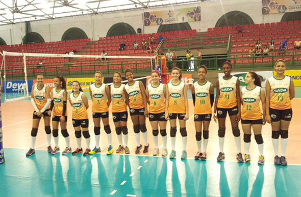 O Núcleo de Excelência Esportiva em Voleibol atende 50 jovens com aulas de vôlei gratuitas / Foto: Divulgação 