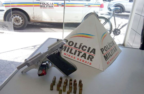 Arma apreendida pela polícia / Foto: Divulgação/PM