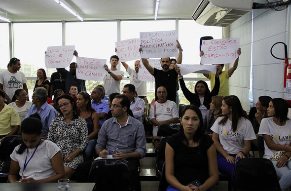 O plenário estava lotado e muitos manifestaram pedindo que o reajuste da água fosse barrado/ Foto: Marcelo Paiva/ascom Câmara