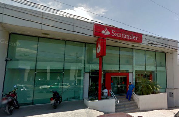 Agência do Banco Santander foi arrombada nesta quinta-feira/ Foto; google maps