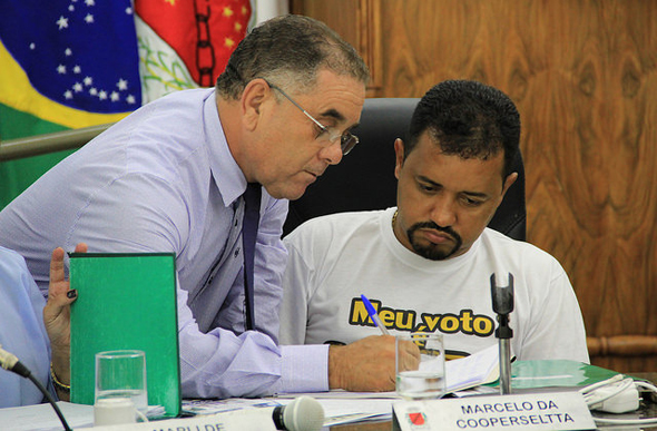Os vereadores Marcelo Cooperseltta (PMN) e Milton Martins (PSC) reforçaram o apoio aos taxistas/ Foto: ascom Câmara