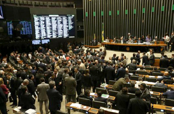 Plenário da Câmara aprovou o texto base do projeto de lei que cria medidas contra a corrupção / Foto: Fabio Rodrigues Pozzebom/Agência Brasil