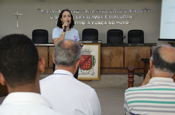 A palestra foi ministrada pela enfermeira Milene Rodrigues / Foto: Ascom Câmara