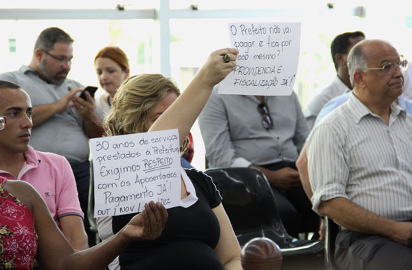 Servidores manifestaram insatisfação com salários atrasados durante as falas dos vereadores / Foto: Ascom Câmara