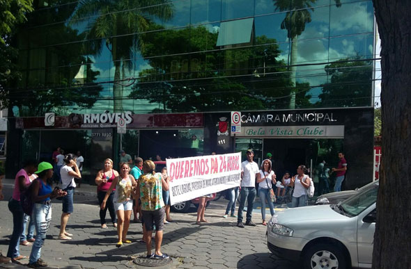 Protesto em frente à Câmara Municipal de Sete Lagoas / Foto: Enviada via WhatsApp