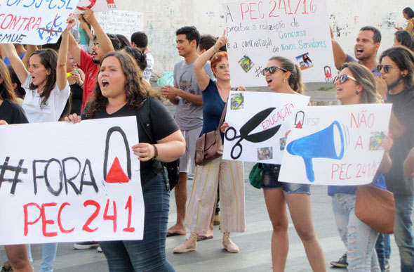 Manifestação no Centro de Sete Lagoas realizada na tarde de segunda-feira (24) / Foto: Enviada via WhatsApp