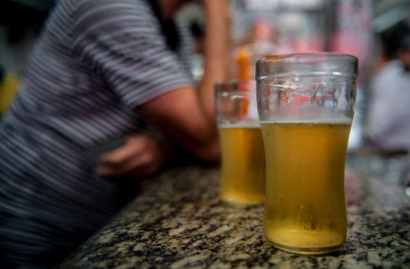 A medida é tomada em razão do entendimento de que a bebida alcoólica "afeta a capacidade de discernimento do ser humano" / Foto: Divulgação 