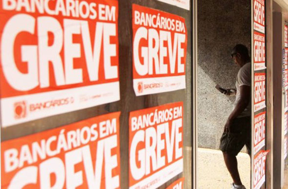 A greve começou no dia 6 de setembro.  Cerca de 54% das agências no Brasil estão com as atividades paralisadas / Foto: Michel Filho/Agência O Globo