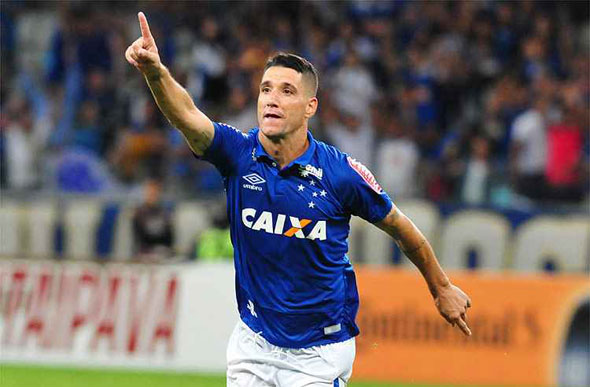 Thiago Neves fez o gol do Cruzeiro na derrota que garantiu o time nas oitavas de final da Copa do Brasil / Foto: Divulgação 