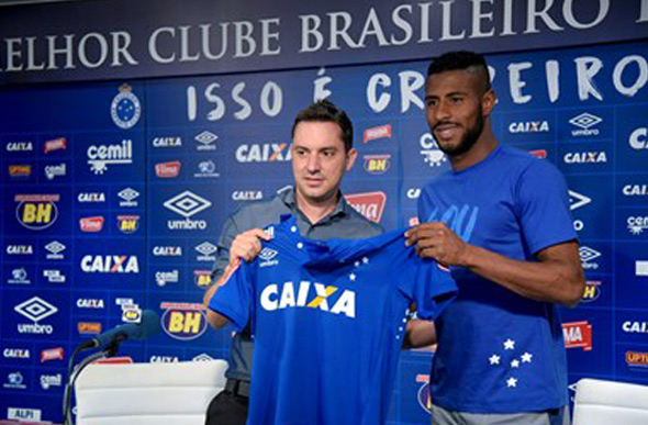 Klaus Camara apresentou o novo reforço do Cruzeiro/Foto:Washington Alves/Cruzeiro