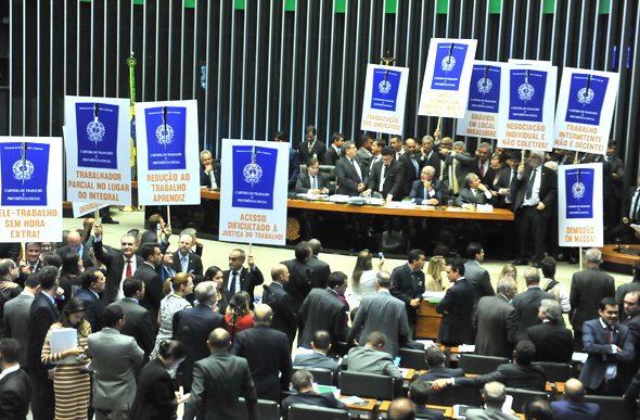 Câmara aprovou reforma trabalhista na noite dessa quarta-feira (26) / Foto: camara.leg.br