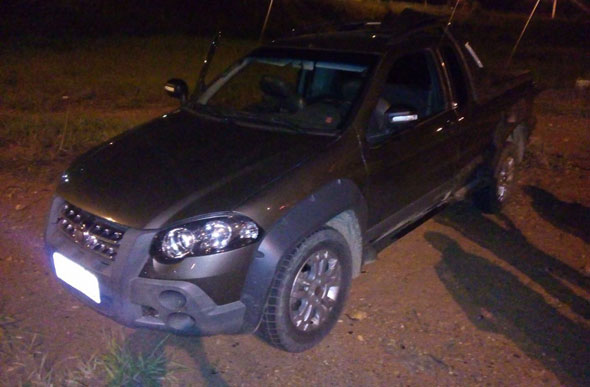 Veículo recuperado na noite dessa terça-feira (25) / Foto: Enviada por leitor / via WhatsApp 