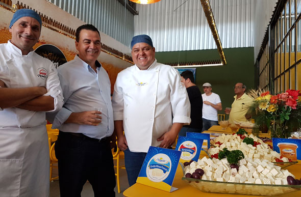 Jorge Gonzaga e os chefs de cozinha Waldecir Nogueira e Saulo Godoy (à direita) / Foto: Communique 