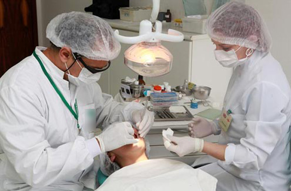 Usuários do SUS podem procurar tanto a UPA quanto o Hospital Municipal para resolver demandas de urgência em odontologia / Foto Ilustrativa: tribunapr.com.br