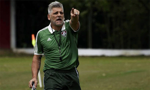 Hoje treinador do sub-20 do Fluminense, Léo sofreu apenas escoriações leves/ Foto: Fluminense/Divulgação