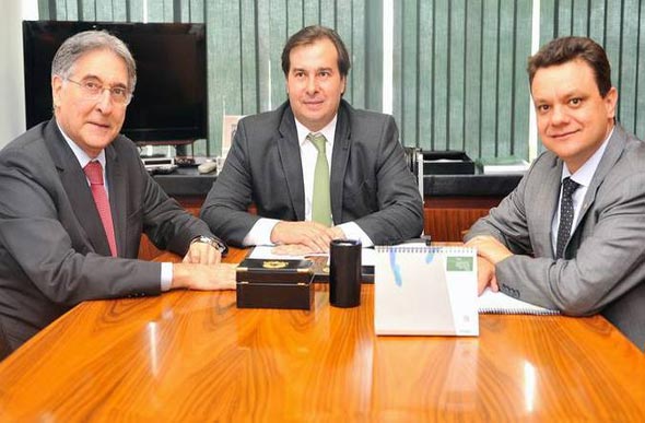 Pimentel se reuniu com o presidente da Câmara para cobrar os recursos do 13° salário/Foto: em.com.br