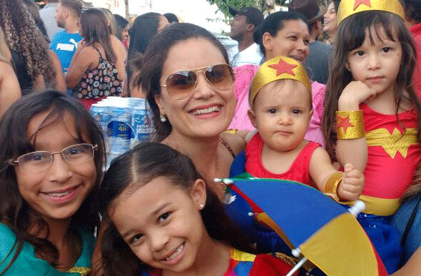 Muitas crianças presentes, animação na festa/Foto: SeteLagoas.com.br