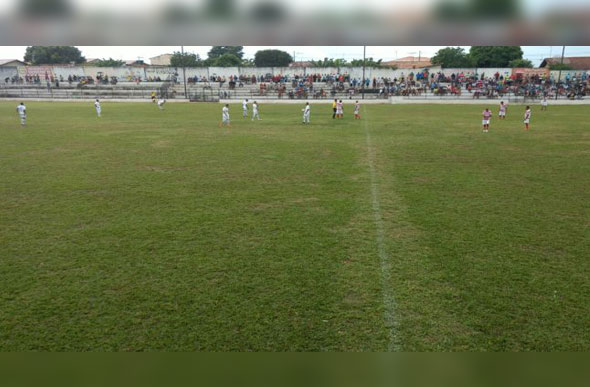 O Campo do Ideal recebeu grande público para as partidas da fase semifinal da Copa Eldorado. / Foto: Divulgação 