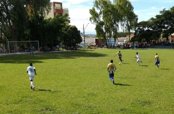 Campo do Serrinha continua registrando bons jogos e grande público/ Foto: Álvaro Vilaça