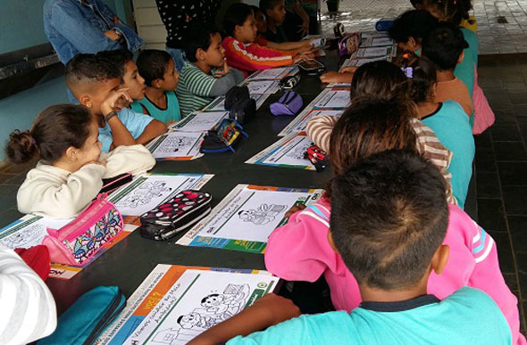 Alunos da Escola Juca Dias, em Sete Lagoas, participam das oficinas socioambientais / Foto: Divulgação/CNH Industrial