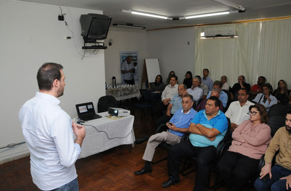 Estudo hidrogeológico foi apresentado para autoridades municipais / Foto: Divulgação/SAAE
