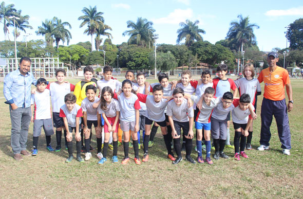 A categoria Sub-11 do Instituto Regina Pacis enfrentou o time recém formado da Secretaria de Esportes / Foto: SMEL